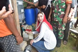 Kelompok tani Trenggalek bagikan pupuk organik cair secara gratis