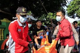 Polres Madiun Kota selidiki kasus tewasnya perempuan di tepi jalan