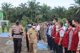 Plt Bupati Palas cek kesiapan petugas gabungan PAM Nataru 2022 - 2023