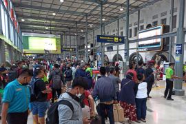 Sebanyak 38 ribu penumpang berangkat dari Stasiun Gambir dan Pasarsenen