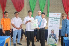 YABN berbagi kebahagiaan dengan santri Al Islam Tabalong