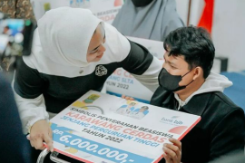 Karawang salurkan beasiswa untuk 12.545 pelajar dan mahasiswa