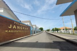 Cuaca buruk, pelabuhan penyeberangan Situbondo ke Madura ditutup