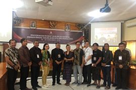 Bakal calon DPD dari Bali serahkan gaji untuk rakyat