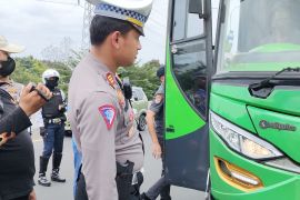 Jangan sembarangan sewa bus, tanya izin  dan kondisi