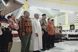Menag Yaqut hadiri perayaan Natal dengan umat kristiani di Kupang