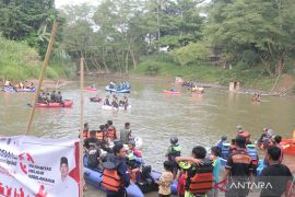 Hari relawan di HSS diisi Baksos dan bersih-bersih Sungai Amandit