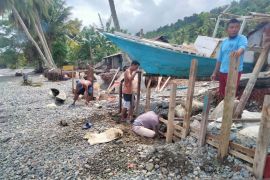 Pemkab Gorontalo Utara lakukan percepatan penanganan banjir  rob