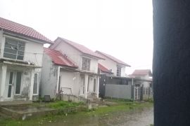 Hujan deras guyur Kota Kupang di hari Natal