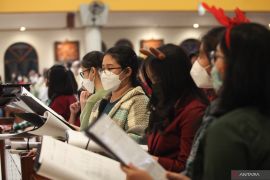 Misa Malam Natal di Surabaya