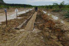 Jalan desa hancur, Ketua Forum CSR Aceh Tamiang pertanyakan tanggung jawab sosial perusahaan