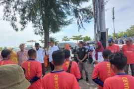 Pariaman telah miliki 82 orang penjaga pantai