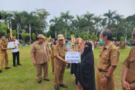 Pemkab Tabalong beri penghargaan bank sampah terbaik