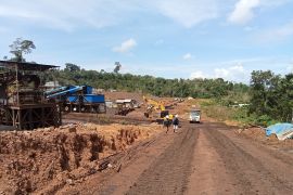 Warga Air Bangis Pasbar dukung tambang biji besi PT GMK