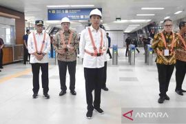 Presiden Jokowi katakan Keppres penghentian PPKM tergantung kajian sero survei