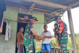 TNI di perbatasan ikut atasi stunting melalui bantuan pangan
