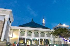 Belasan ribu imam masjid terima uang kehormatan
