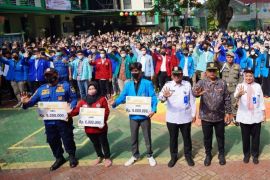 Pemkot Madiun berikan bantuan beasiswa bagi 1.000 mahasiswa