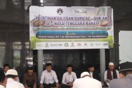 Posdai NTB melatih guru mengaji untuk memberantas buta huruf Al Quran