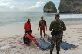 Tim SAR gabungan temukan jasad warga Malaysia terseret ombak di Nusa Penida