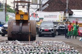Polres Tulungagung musnahkan ribuan botol minuman keras