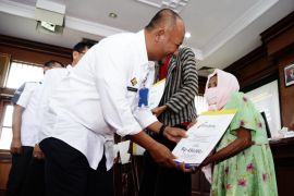 Pemkab Pati salurkan Rp489,5 juta untuk warga terdampak  inflasi