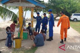 Polairud Bangka Barat imbau pengunjung pantai waspada saat berenang