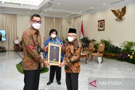 Terbaik Sepanjang Sejarah, PLN Raih 15 Penghargaan Proper Emas dan CEO Green Leadership Utama