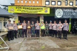 Polres Bangka Barat menyalurkan suplemen ke petugas posko pelayanan