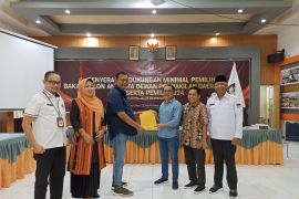 Mantan Ketua Golkar Sumbar daftar jadi bakal calon DPD RI ke KPU Sumbar