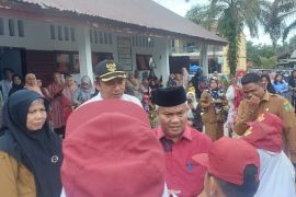 Pemkab Palas berikan beasiswa kepada 1.125 siswa berprestasi