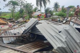 17 rumah di Padang Pariaman Sumatera Barat rusak dihantam angin puting beliung