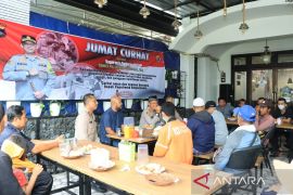 Warga antusias sampaikan permasalahan ke Kapolresta Banjarmasin saat Jumat Curhat