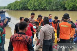 Tim gabungan temukan jasad pemuda terseret arus sungai
