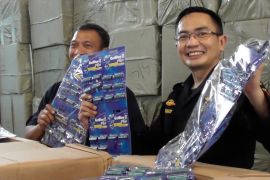 Bea Cukai Semarang gagalkan importasi pisau cukur ilegal