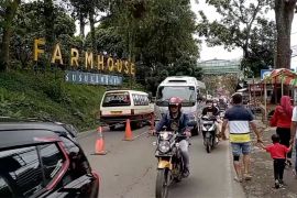 Jalur menuju kawasan wisata Lembang mulai diberlakukan satu arah