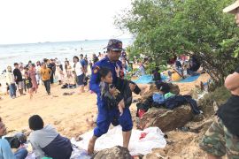 Polairud Kepri imbau orang tua awasi anaknya saat berenang di laut