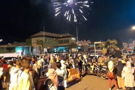 Warga Ternate meriahkan malam pergantian tahun dengan berzikir