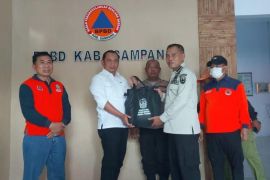 Banjir Sampang, BPBD Jatim kirim sembako dan tim perahu karet