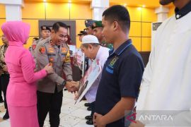 Jhonlin Group umrahkan 50 warga Kotabaru