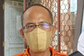 BPBD Bangka larang wisatawan mandi di pantai