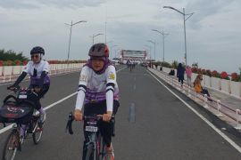 Ratusan pesepada ramaikan agenda "First Sunday Ride" 2023 di Surabaya