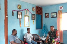Posramil 170801/Biak Timur komsos bersama kepala Kampung Rim