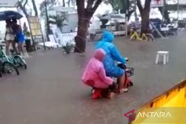 Destinasi wisata Gili Trawangan dilanda banjir