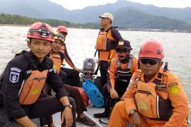 Belum ditemukan, pencarian remaja tenggelam di Pantai Prigi diperluas