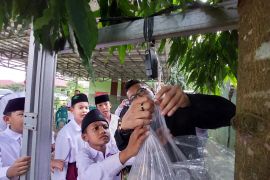 Peran masyarakat melalui bank sampah: Menciptakan peluang baru dengan pendekatan sirkular ekonomi