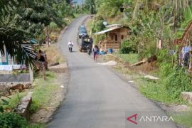 Ketua DPC PDI-P: Lama dinanti, ruas jalan Kelurahan Tapian Nauli Tapsel beraspal hotmix