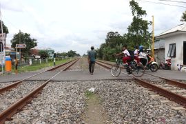 Pemprov Jatim upayakan pasang palang pintu pada 734 perlintasan kereta