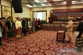 Satukan keragaman suku, pelantikan PPK Meranti diwarnai pakaian nuansa adat