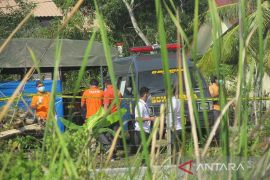 Polisi gali kuburan terduga korban penganiayaan